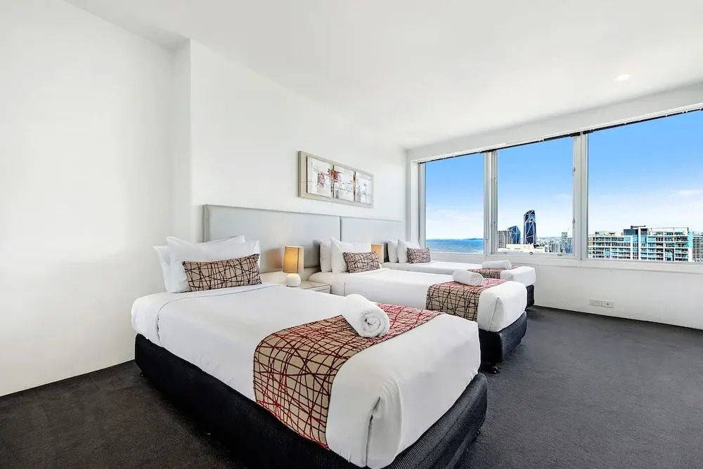 Private 3 Bed Ocean View Q Surfers Paradise
