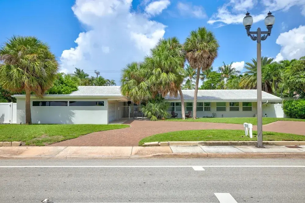 Seabreeze - 6BR Pool and Steps to Beach