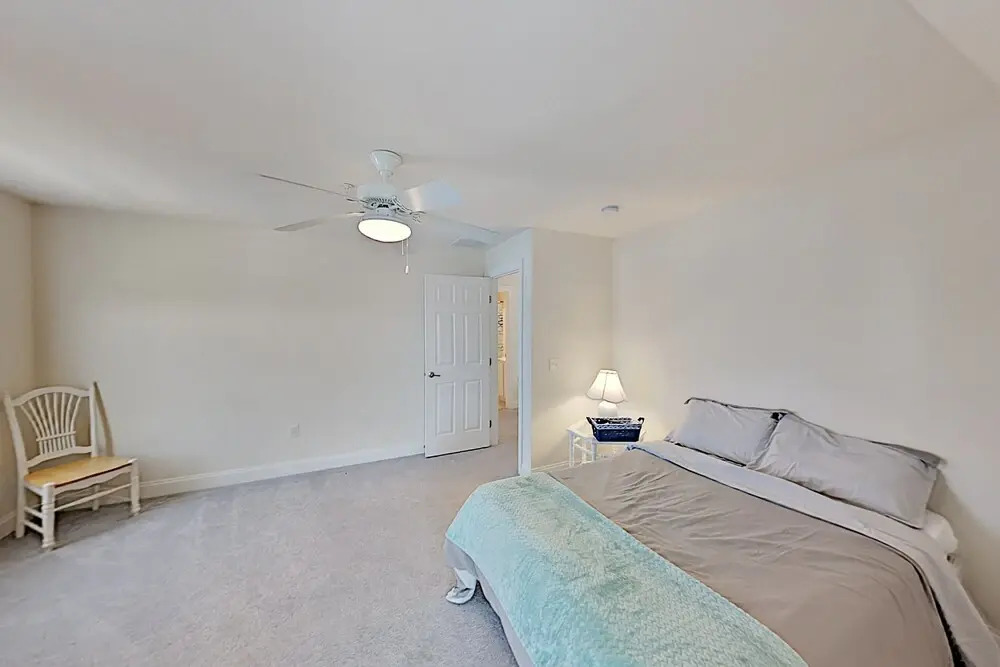 Coastal Getaway W/ 2 Living Areas - Walk To Beach 4 Bedroom Home