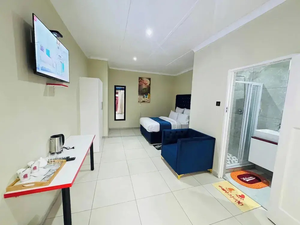 DJ Guest Lodge