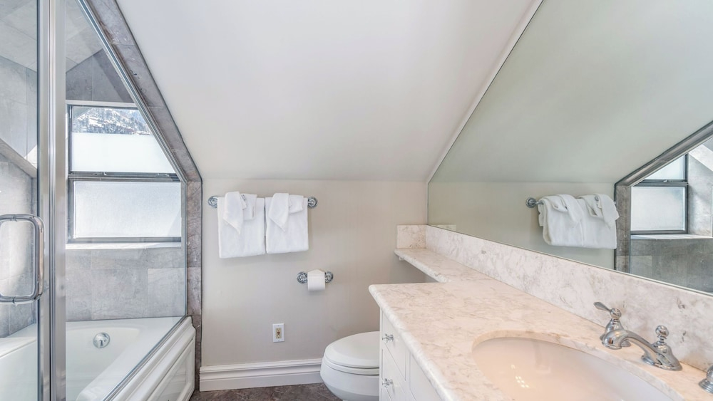 Hruza Hideout by Avantstay Walkable Location + Free Ski Shuttle, Mountain View