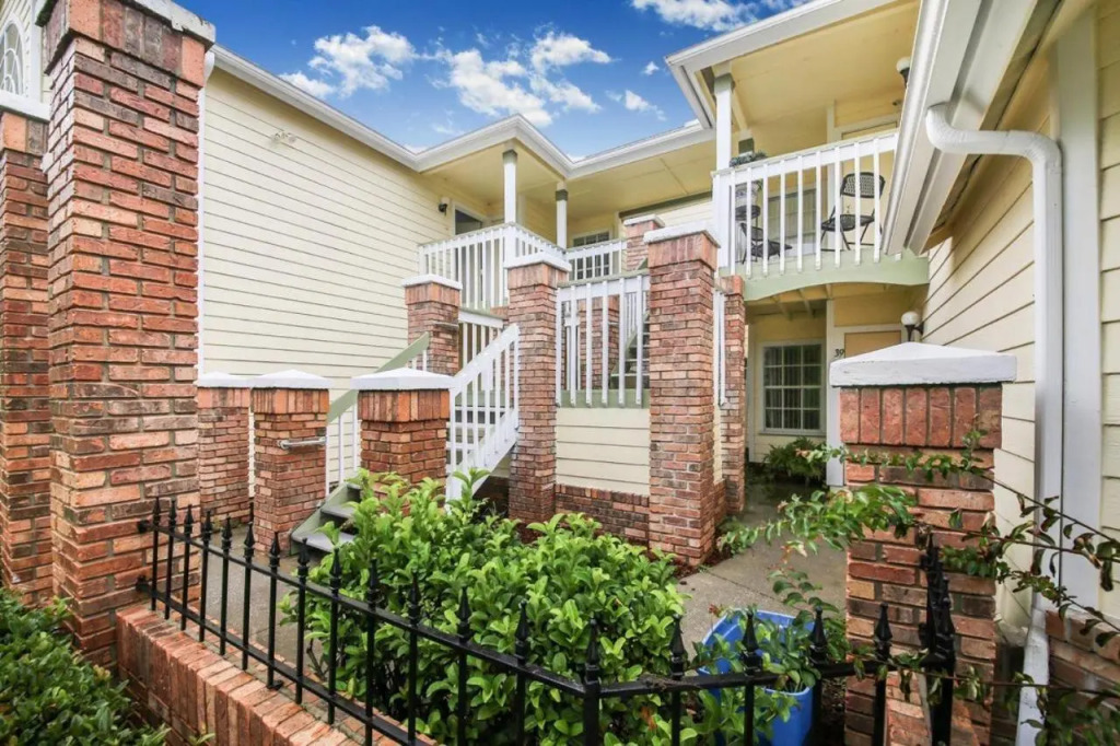Three Bedroom Apartment #3 -- 5014 LBC -- Vusa Three Bedroom Condo Apartment