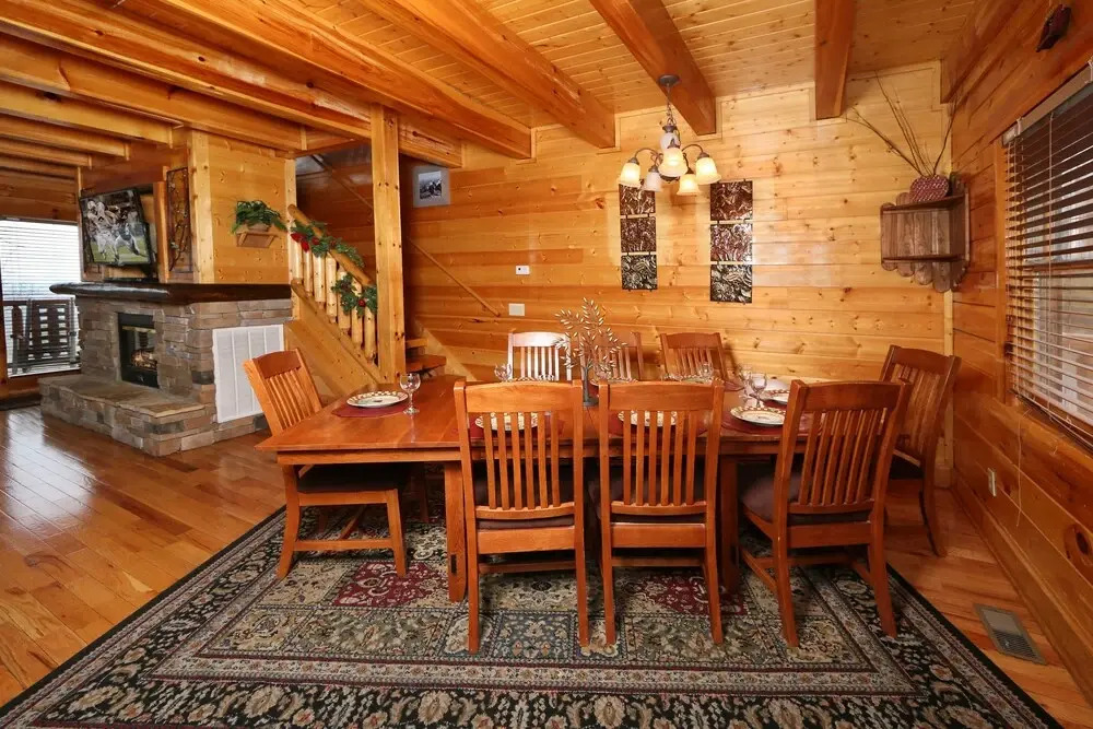 Rising Eagle Lodge - Eight Bedroom Cabin