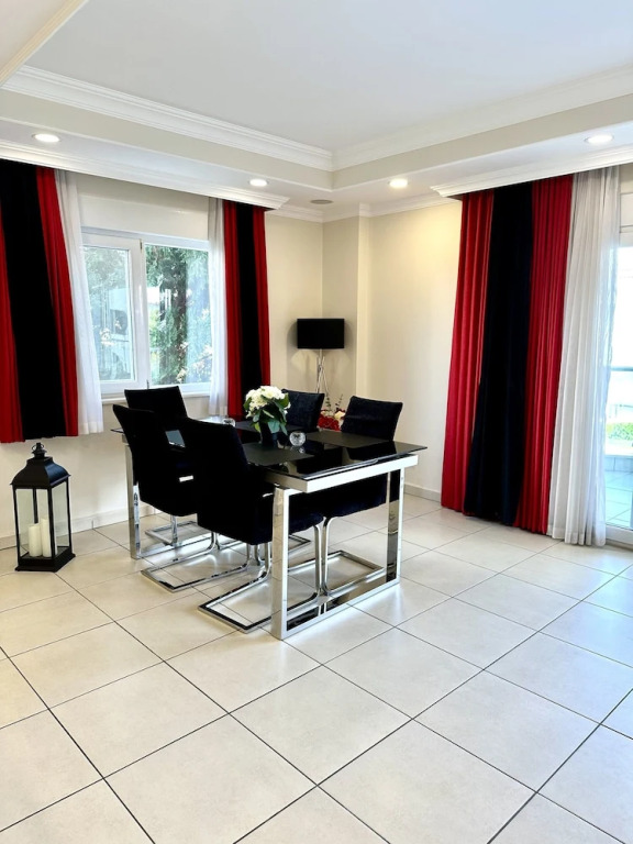 Wonderful 3 bed Duplex in Sought After Prime Community