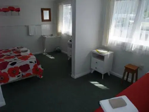 Picton House B&B and Motel