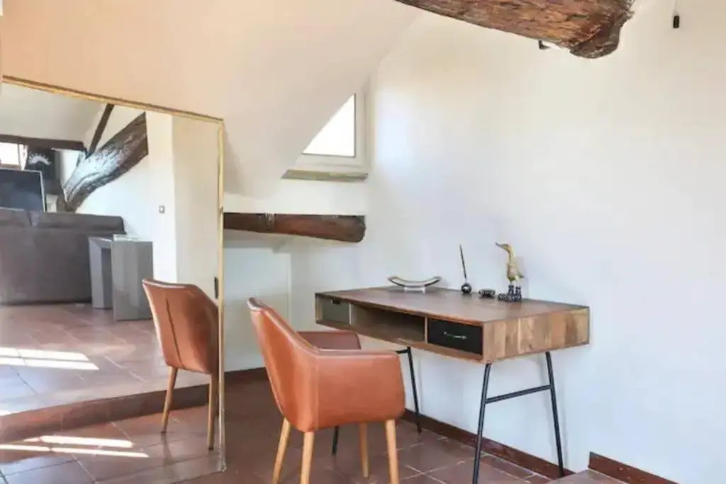 Massimiliano apartment in center with AC