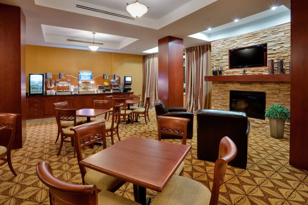 Holiday Inn Express Hotel & Suites Clarington - Bowmanville by IHG