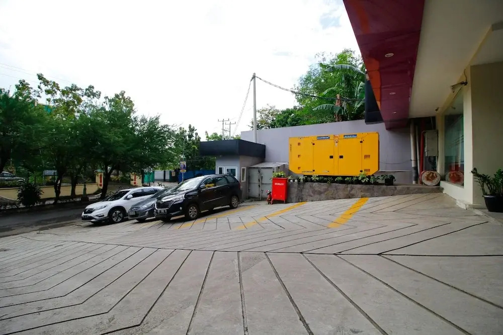 RedDoorz Premium near Nipah Mall