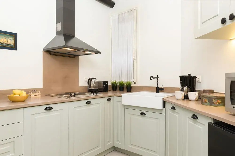 1930s Athenian House by YHA