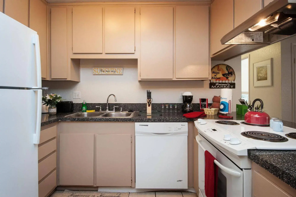 Sunshine Suites at Mid-City