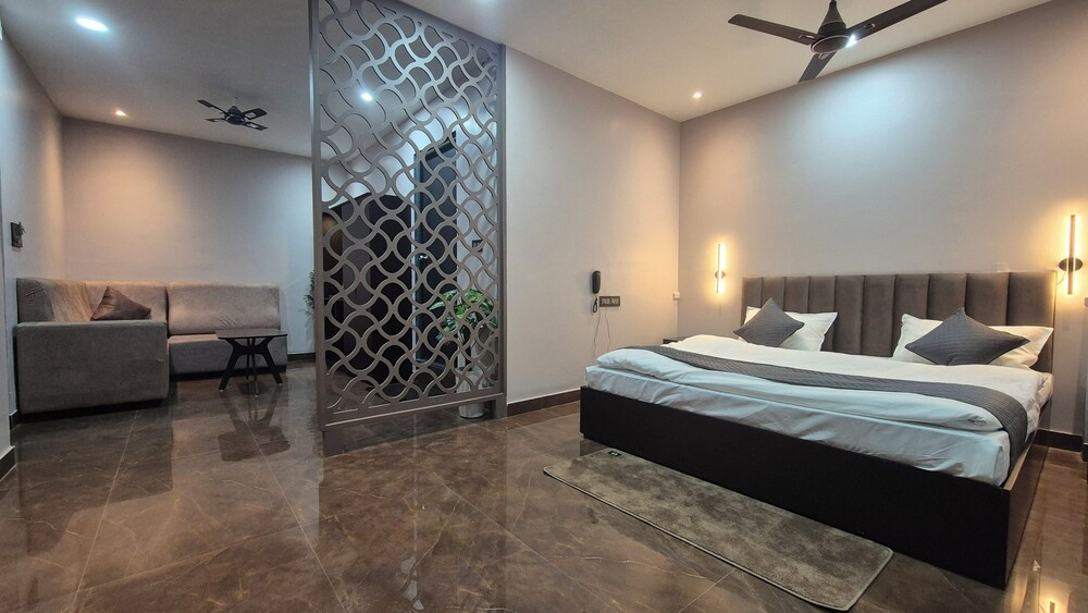 Kasa Courtyard Hotel