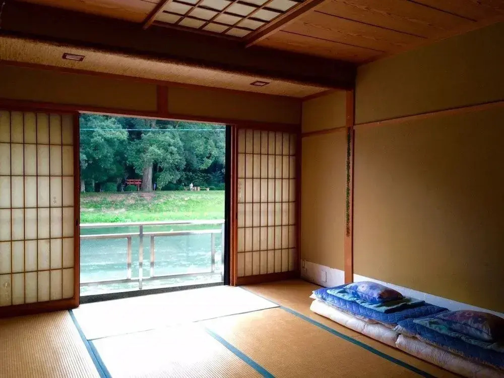 Yasuragi Guest House & Bar