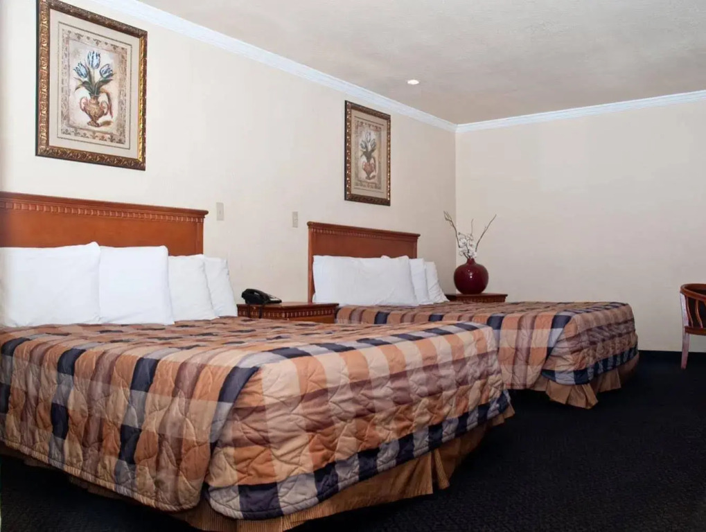 Bayhill Inn