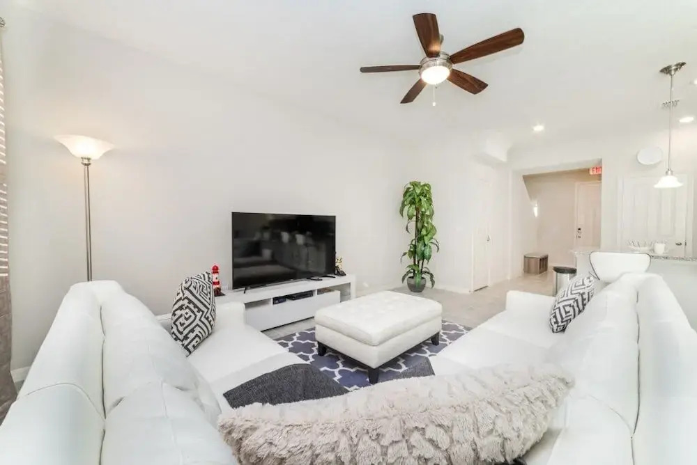 5157 Adelaide Drive 4 Bedroom Townhouse
