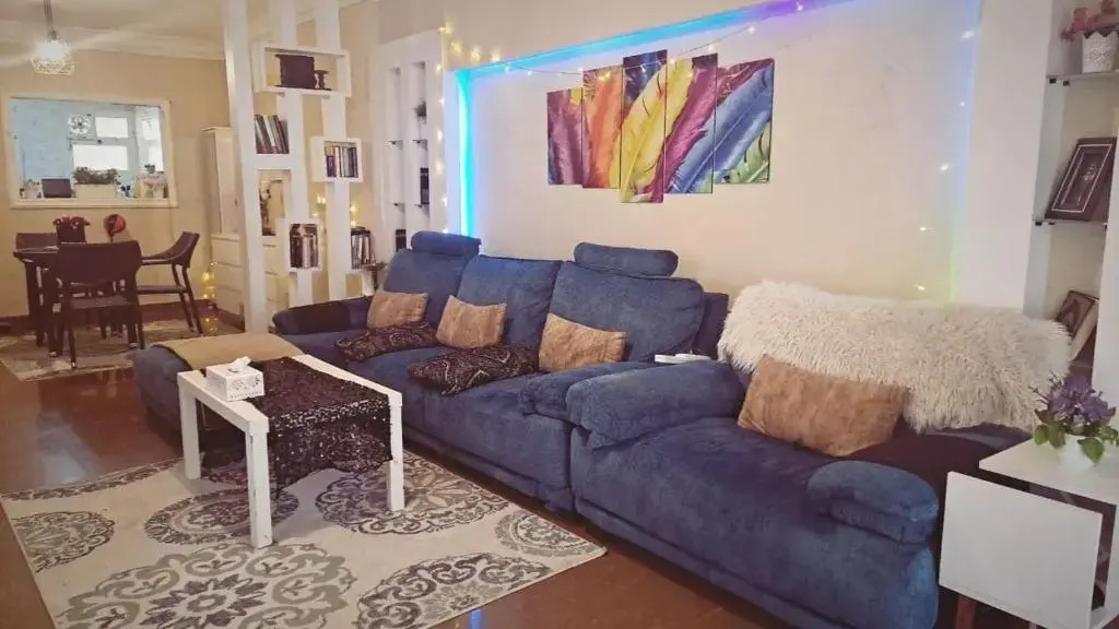 Lovely 3 bedroom condo with balcony families