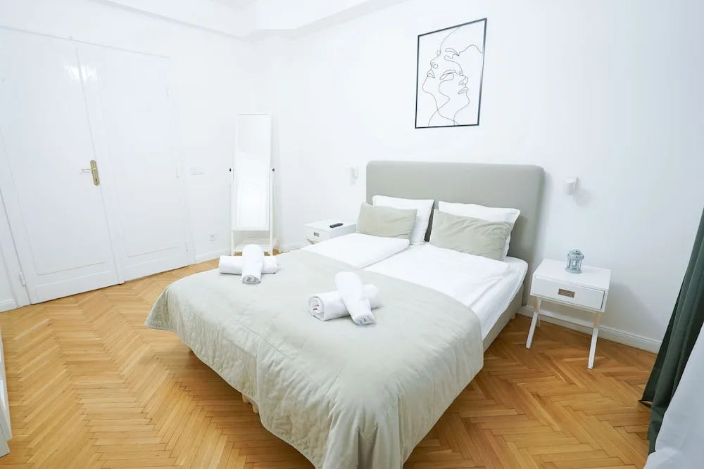 Venus Apartments - Paulay Ede Street