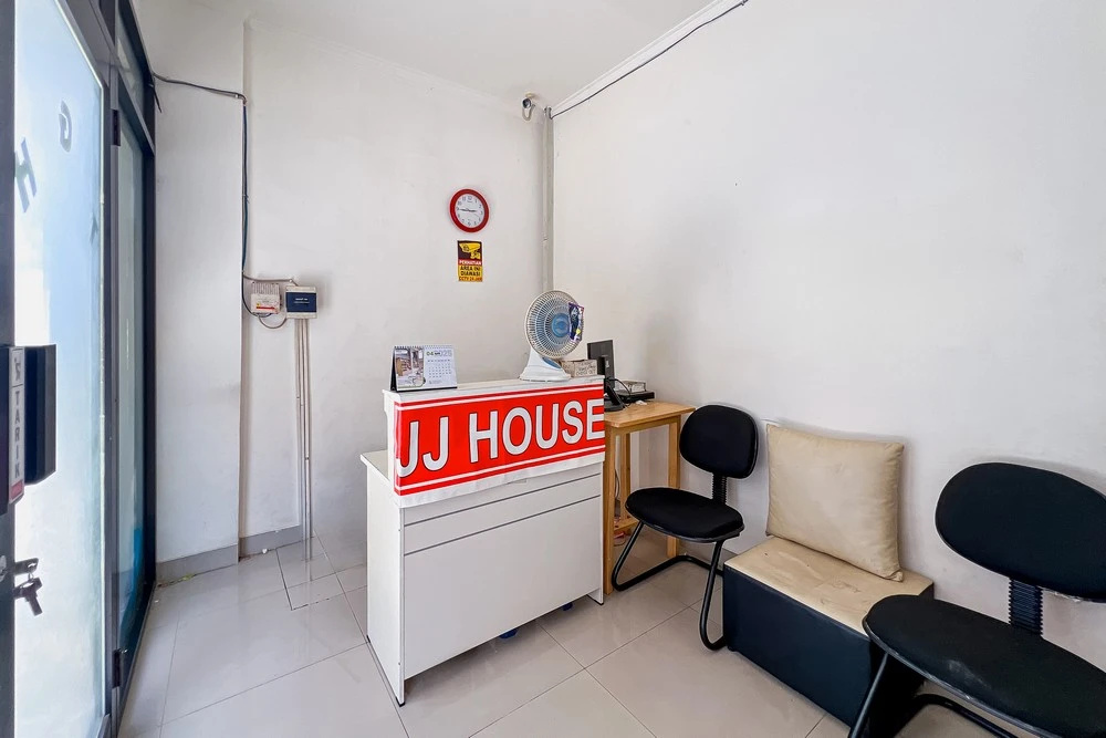 JJ House Mitra RedDoorz