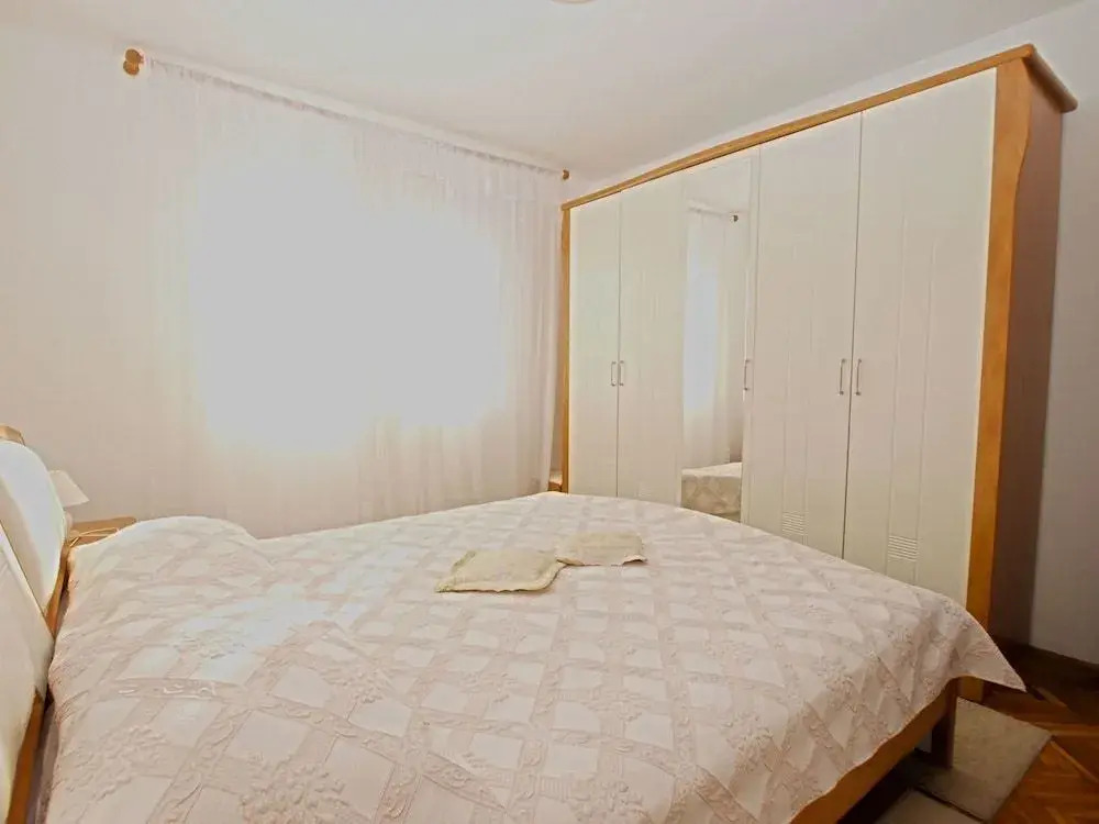 Apartment 1198
