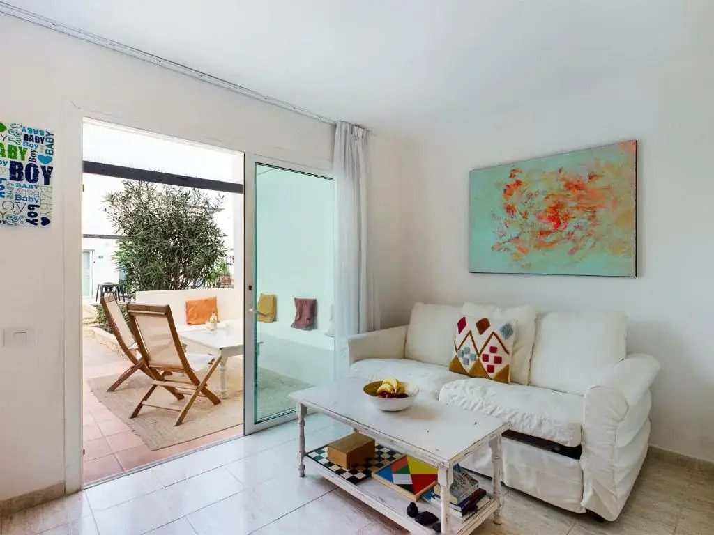 Surf House next to the Beach, Pool & Tennis - 2 double rooms
