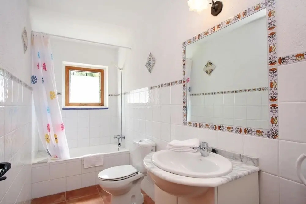 Villa - 4 Bedrooms with Pool and WiFi - 103147