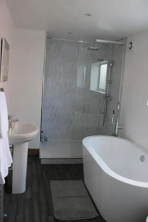 Blyton 2-bed Cottage, Parking, 30m to Lincoln