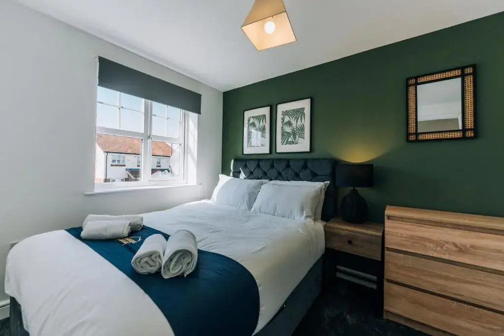 Executive Norton House 3 Bedrooms Workstays UK Video Tour Available