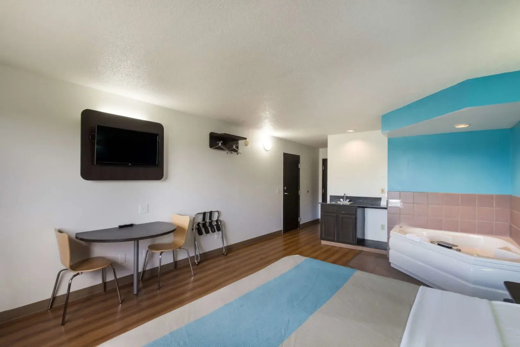 Motel 6-Rothschild, WI