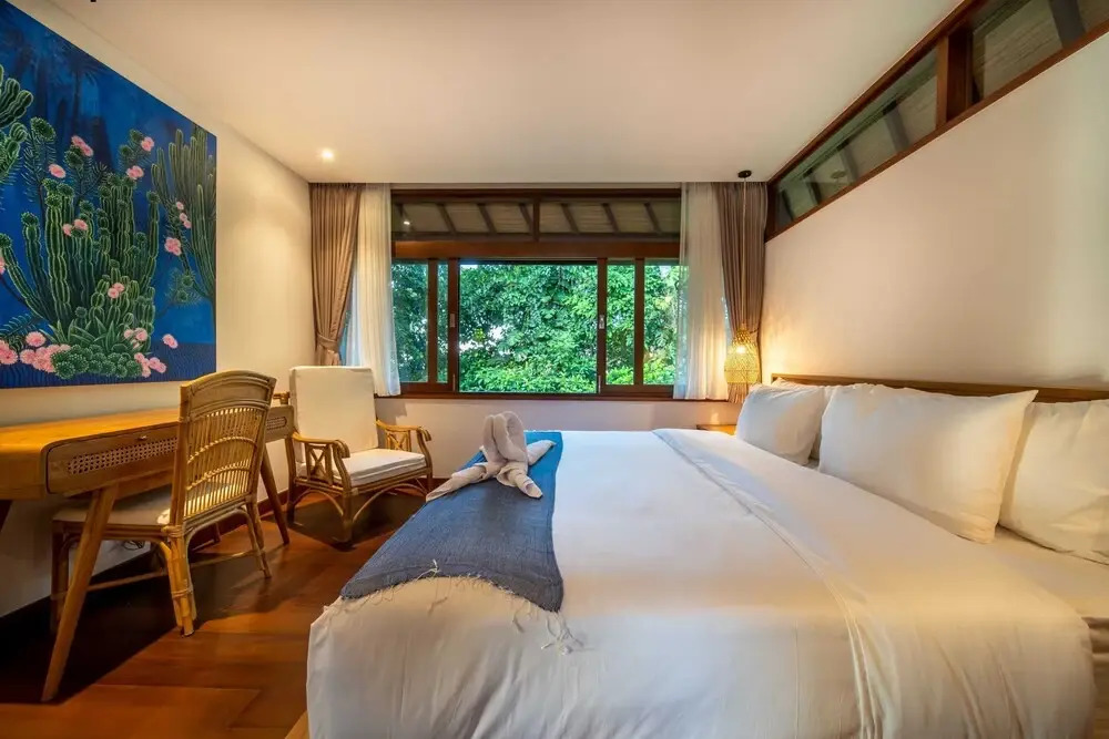 Jungle Wooden Villa, 3 BR, Ubud With Staff