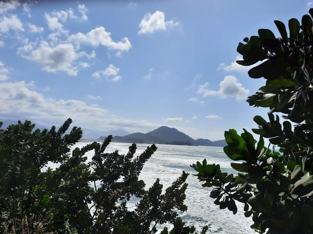 Apto Marlim Prateado em Ubatuba na Praia Grande a 50mts da Orla