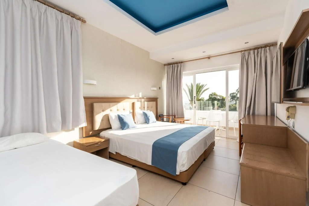 Adelais Bay Hotel