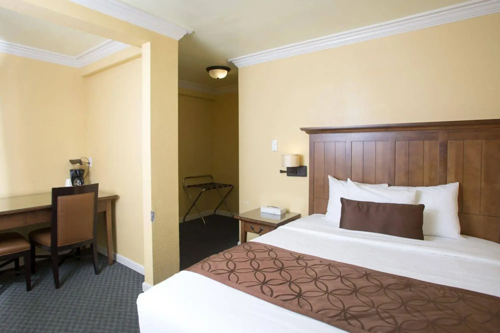 The Royal Victorian Motel