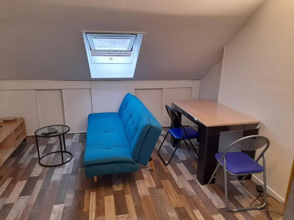 Appartement Violet Pres De Neoma Et Facultes