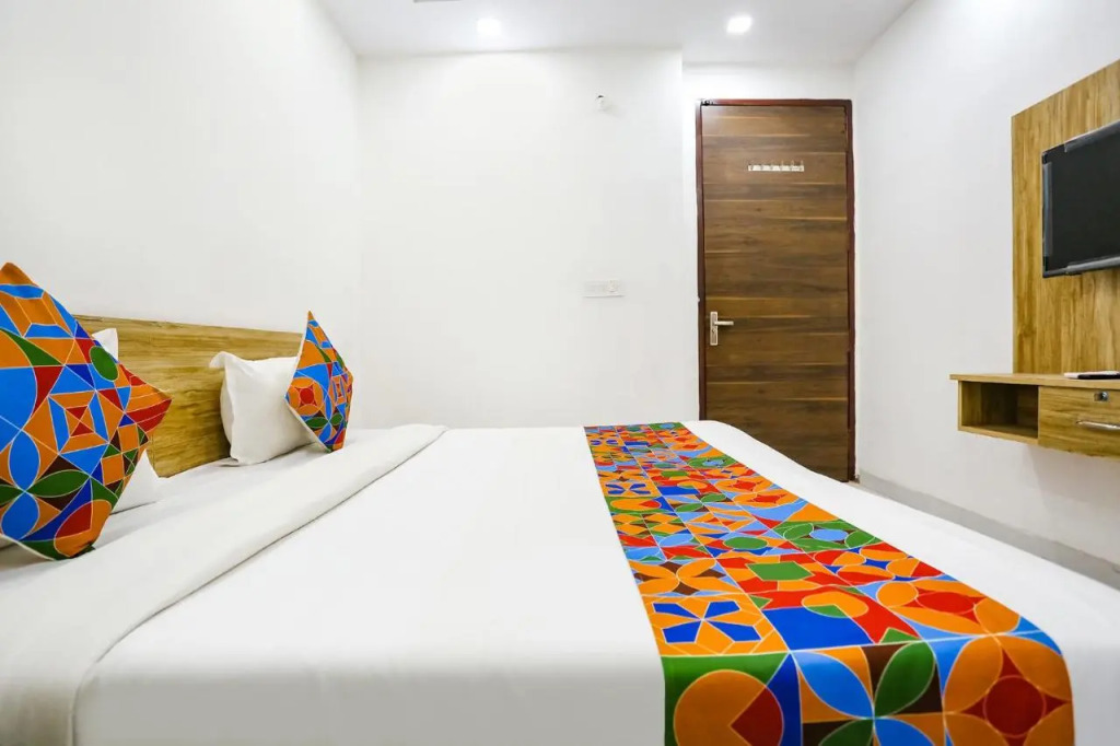 FabHotel New Silver Crown