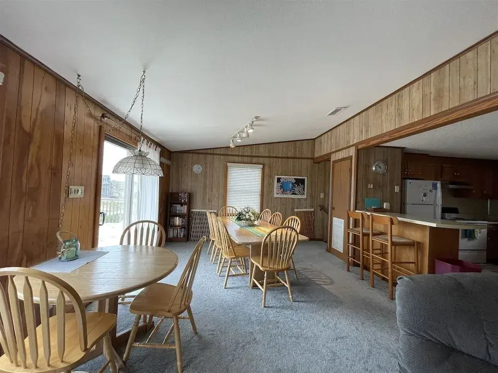 Southern Star 5 Bedroom Cottage by RedAwning