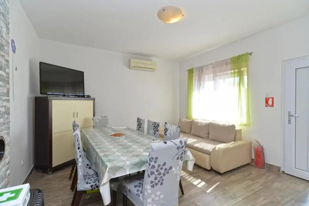 Spacious Flat With Pool Just 300m From the Beach