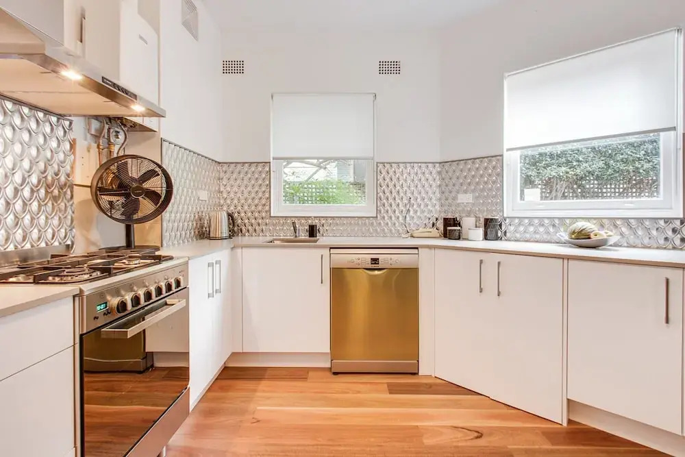 Art Deco 2-bed Close to City and Harbour