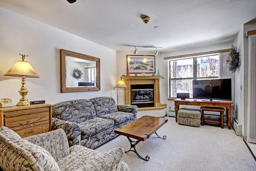 Relaxed Studio Seconds to Historic Main Street - Sleeps 4 Condo by RedAwning