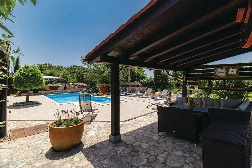 Nice Home in Manjadvorci With Outdoor Swimming Pool, Wifi and Outdoor Swimming Pool