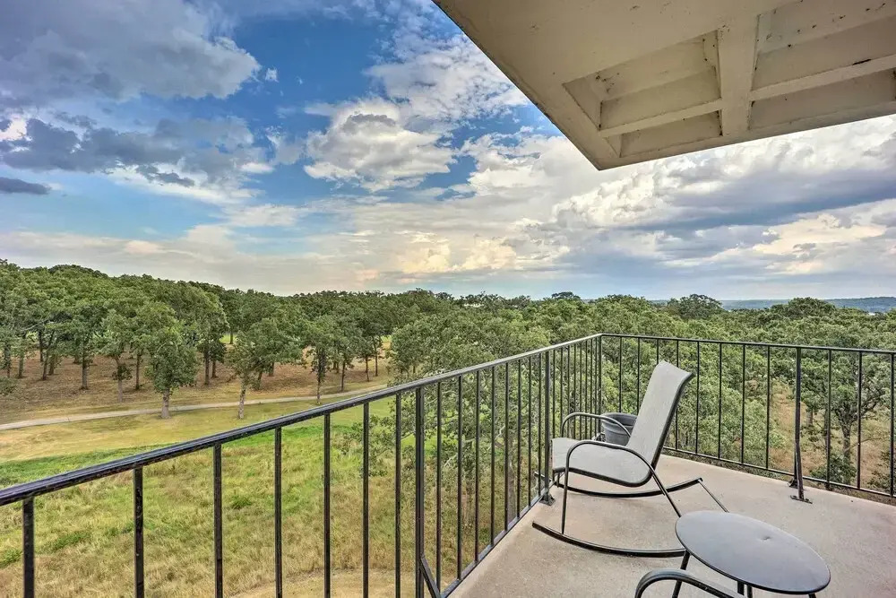 Golf Course & Lake Views: Cozy Afton Condo!