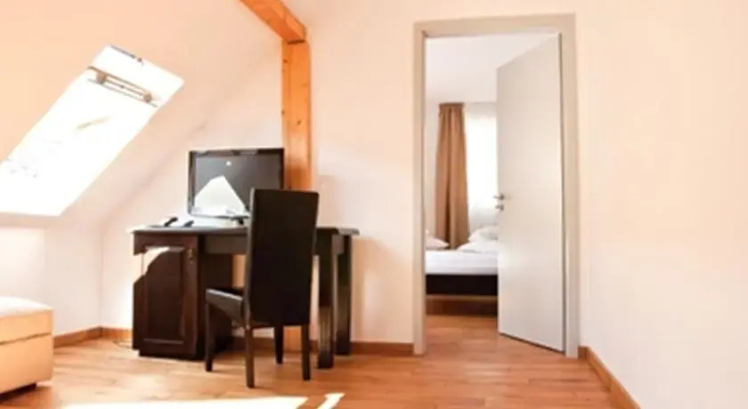 Edel House