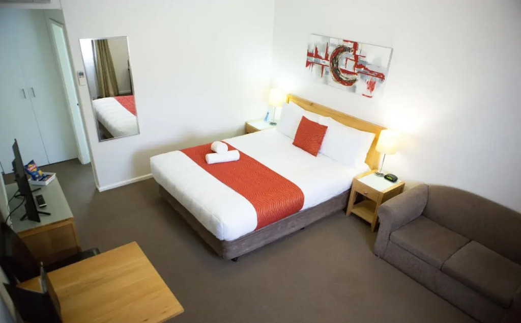 Colonial Lodge Motor Inn