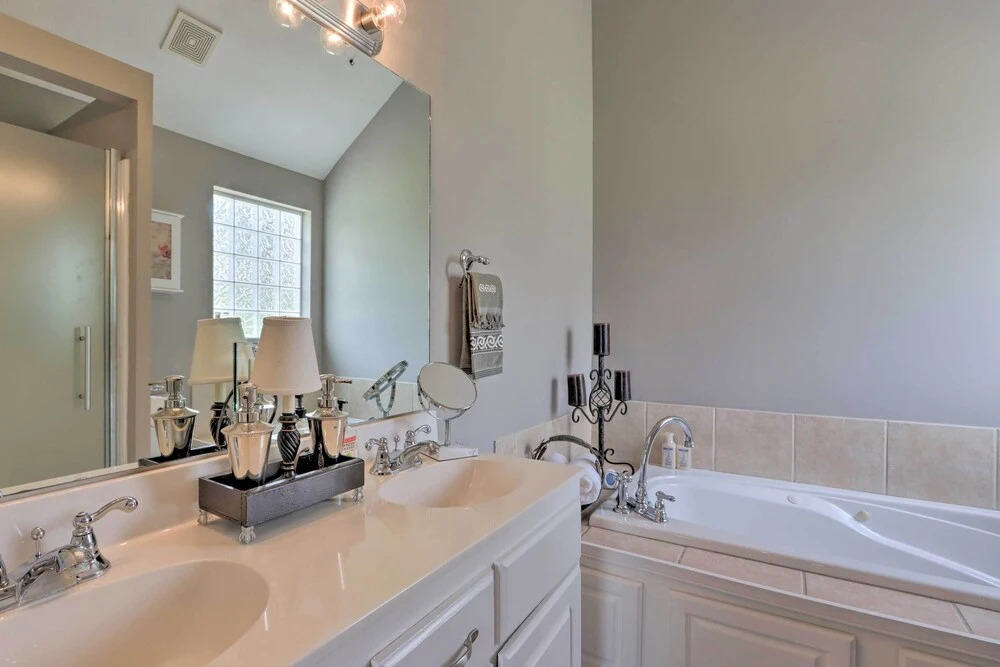 < 1 Mi to Marina: Family-friendly Osage Beach Home