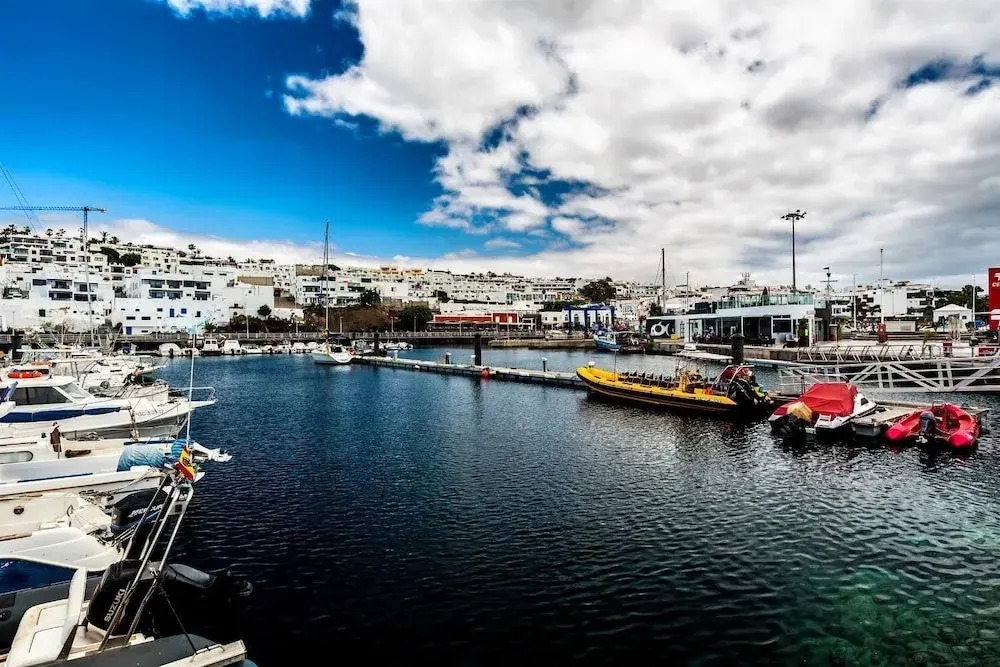Sea Breeze the best view of Old town Harbour PDC