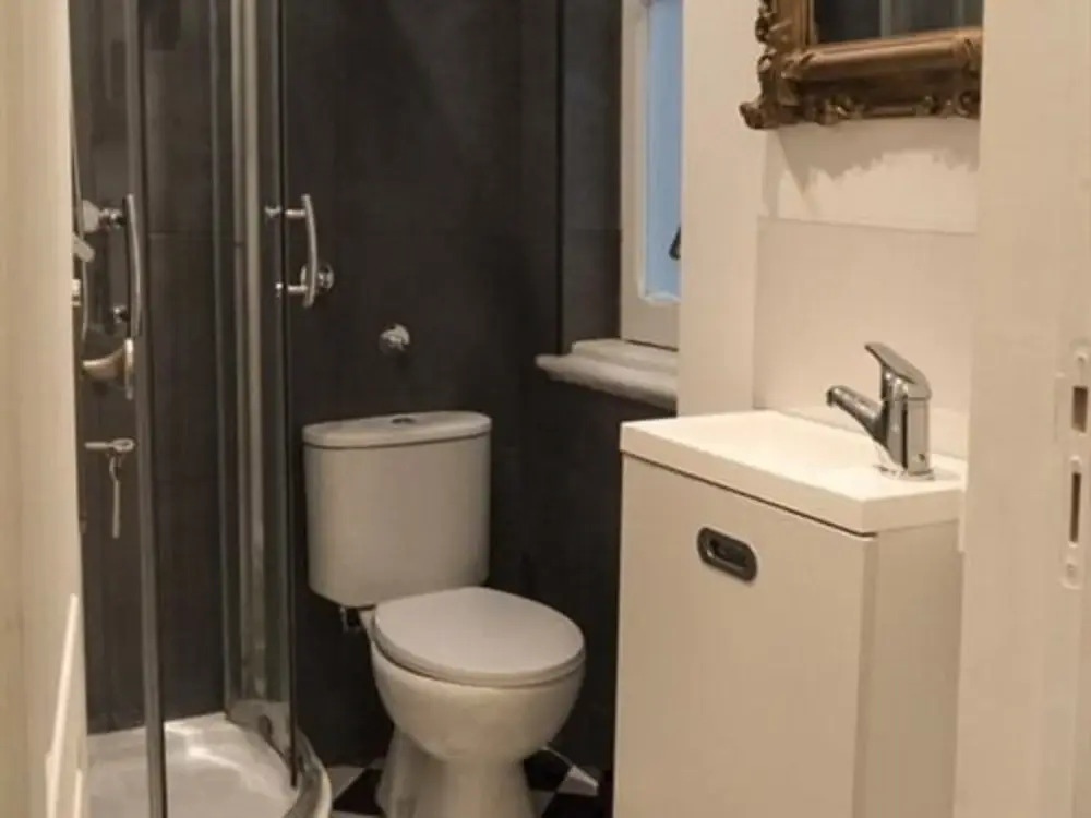 R & Freud Guest House