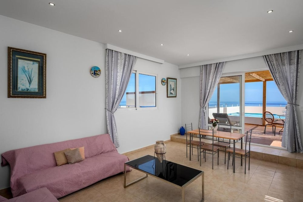 Stegna Sunrise Suite Sleeps 4 Pool