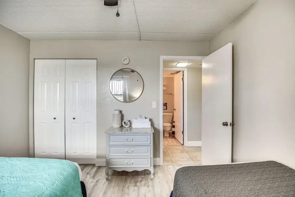 Daytona Condo w/ Community Pool, Walk to Beach!