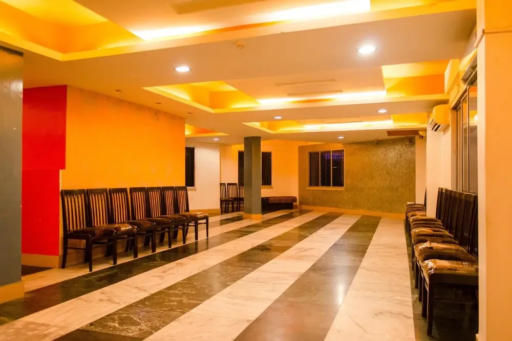 Oyo 7633 Jmc Inn