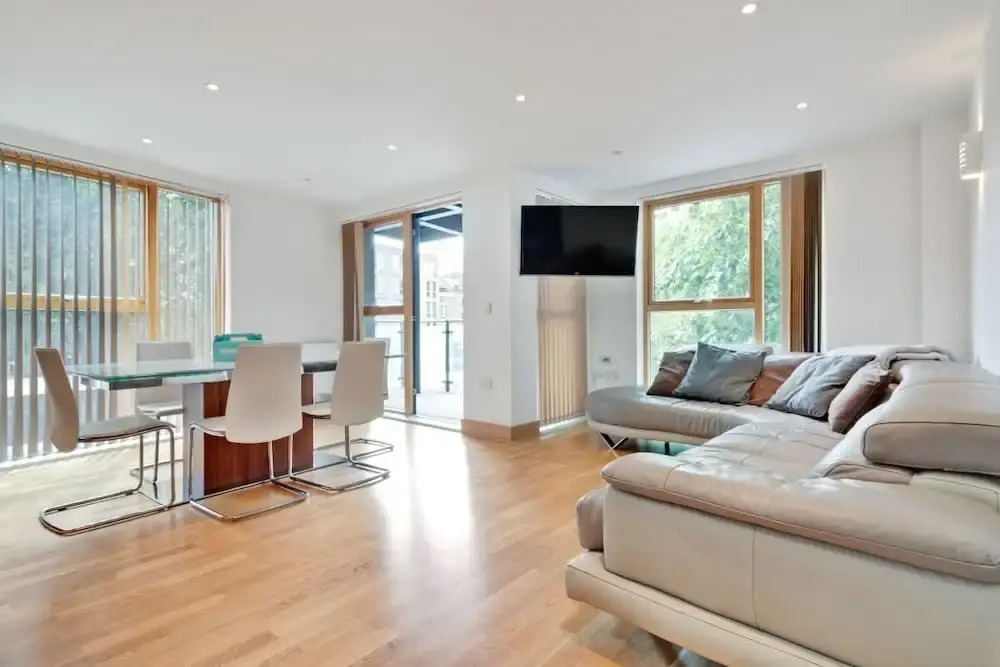 City Center Located & Modern 2 bed Flat Apartment!