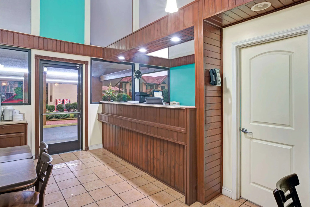 Super 8 by Wyndham Downtown Gatlinburg at Convention Center