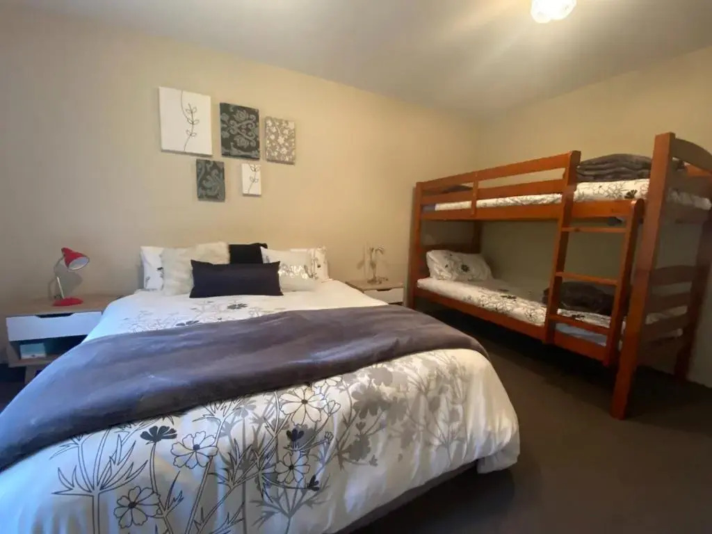 8b Rippingale Road